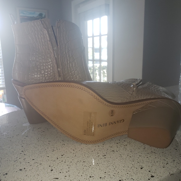 Gianni Bini Crop Leather Booties - Picture 14 of 15